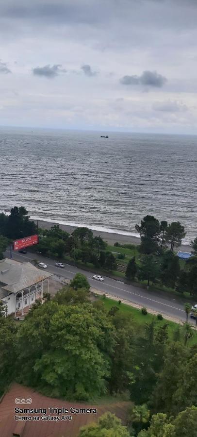 Аппартаменты С Двумя Балконами На Море И Горы Makhinjauri Buitenkant foto