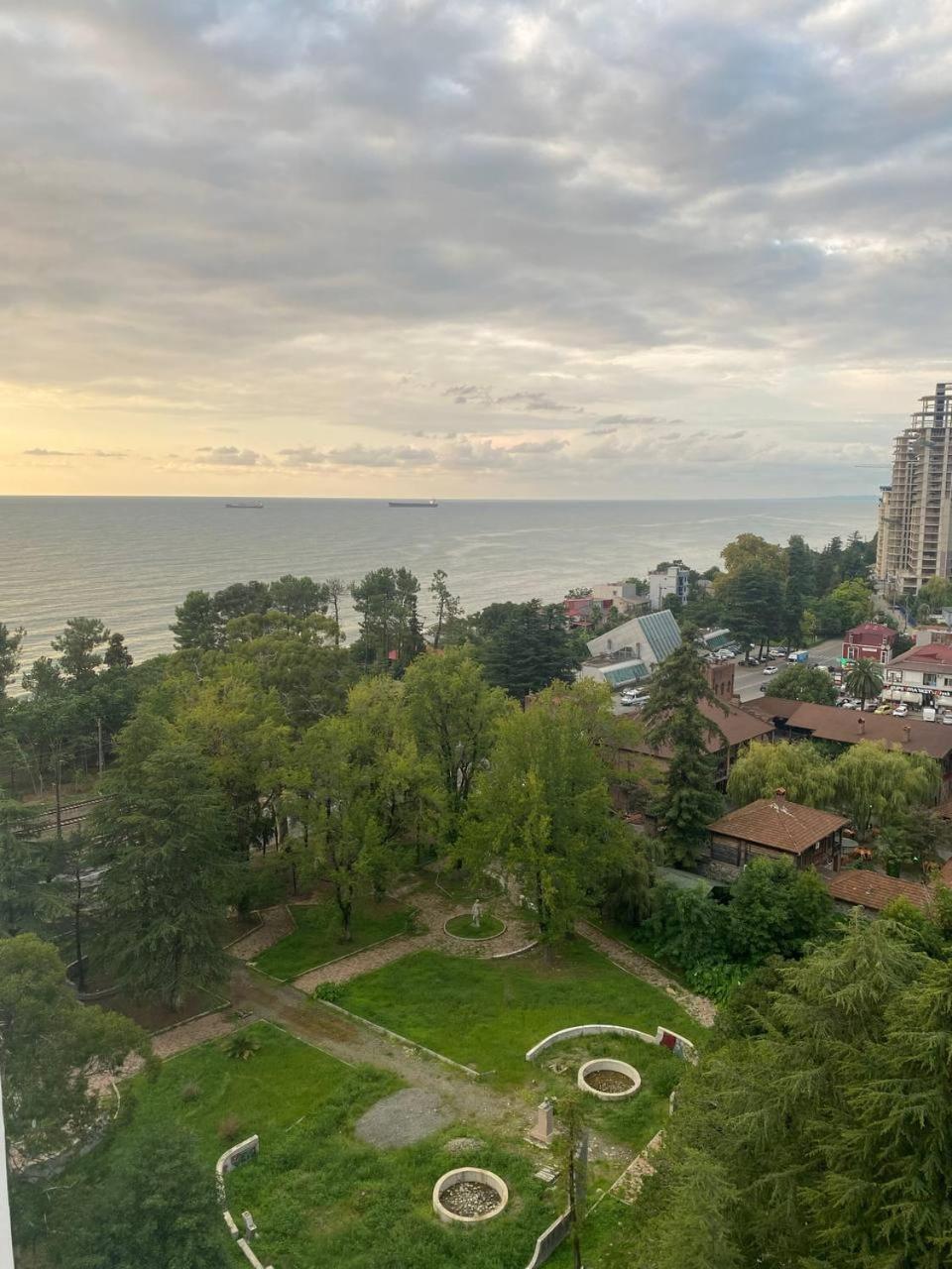 Аппартаменты С Двумя Балконами На Море И Горы Makhinjauri Buitenkant foto